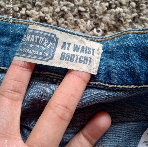 Levi Strauss Women's At Waist Bootcut Flare Stretch Jean Blue Size Medium 8 Long - Picture 3 of 6